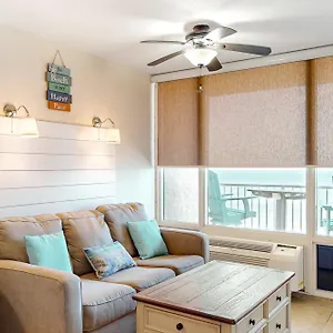  Apartment Sunshine & Oceanfront Serenity